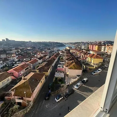 Апартаменты Heart Of The 1 ! Вила-Нова-ди-Гая